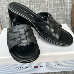Tommy Hilfiger black open toe wedge sandals slip on size 8